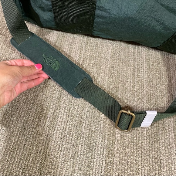 NEW WITH TAGS North Face Canvas Crossbody Duffle Bag - Canvas Green - Picture 3 of 10